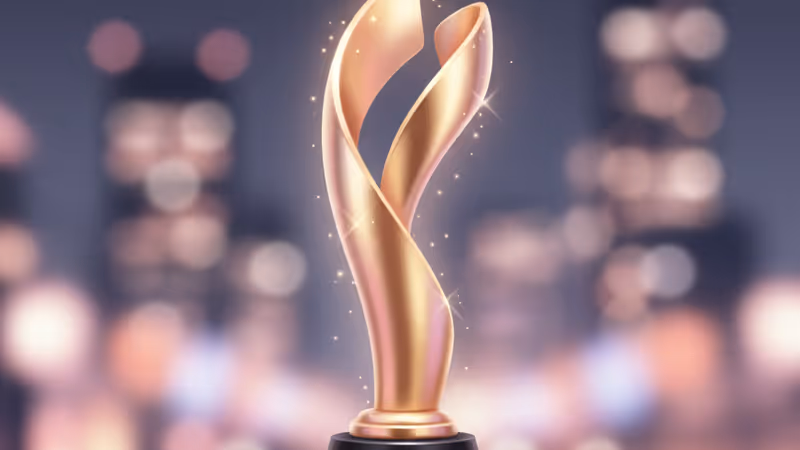 第31回クリティックス・チョイス・アワードのトロフィーと華やかな授賞式の舞台背景