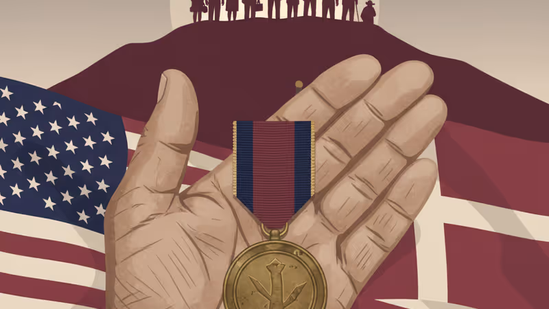 먼 곳을 응시하는 덴마크 참전용사의 뒷모습과 성조기