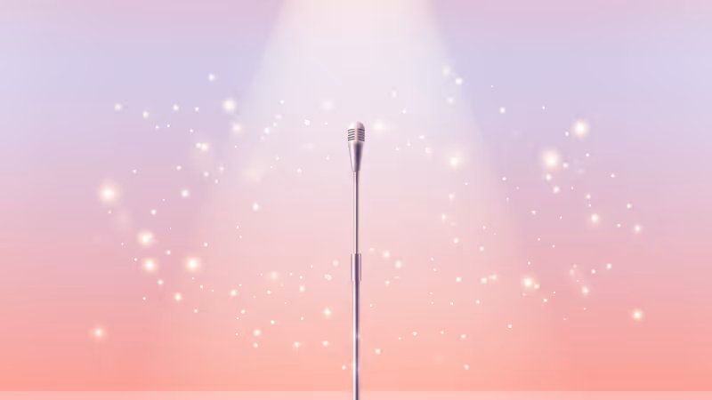 在舞台中央聚光燈下的麥克風，象徵著 BoA 25 年燦爛生涯的暫告一段落與新起點