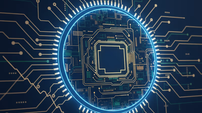 Intelの最新半導体ウェハーを掲げるタンCEO