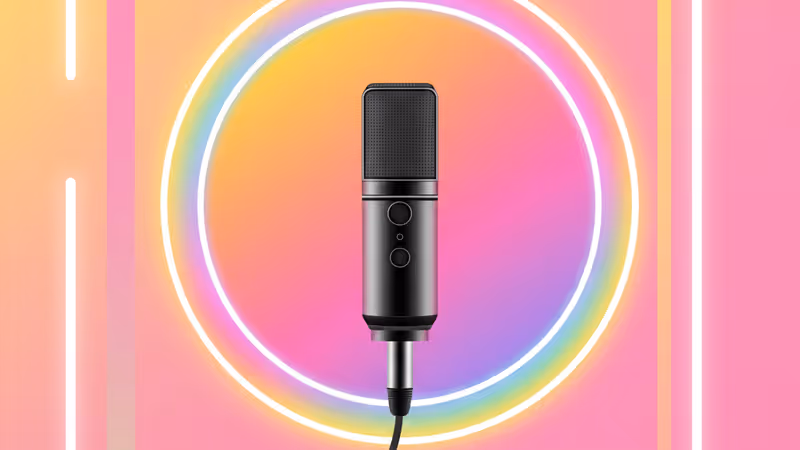 세련된 스튜디오 마이크와 패션 런웨이 배경