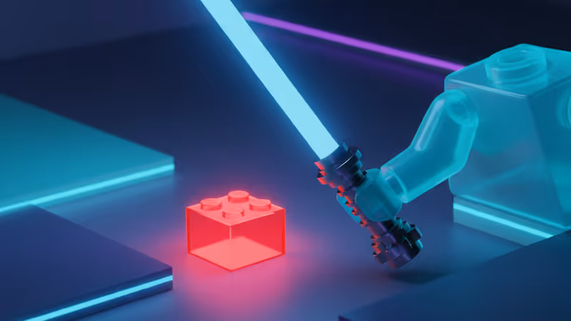 내부에 푸른 빛이 도는 레고 스마트 브릭의 근접 사진