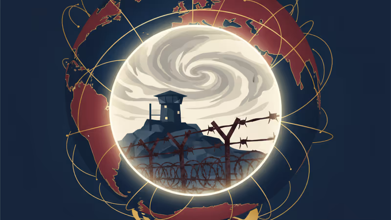 비무장지대 철책선과 멀리 보이는 감시초소 전경