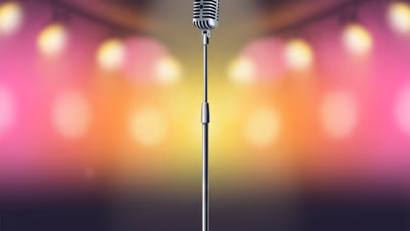 巡迴演唱會舞台上的聚光燈與麥克風特寫