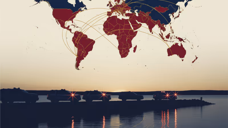 메인주 포틀랜드의 조용한 해안가와 먼 곳의 법 집행 차량 조명